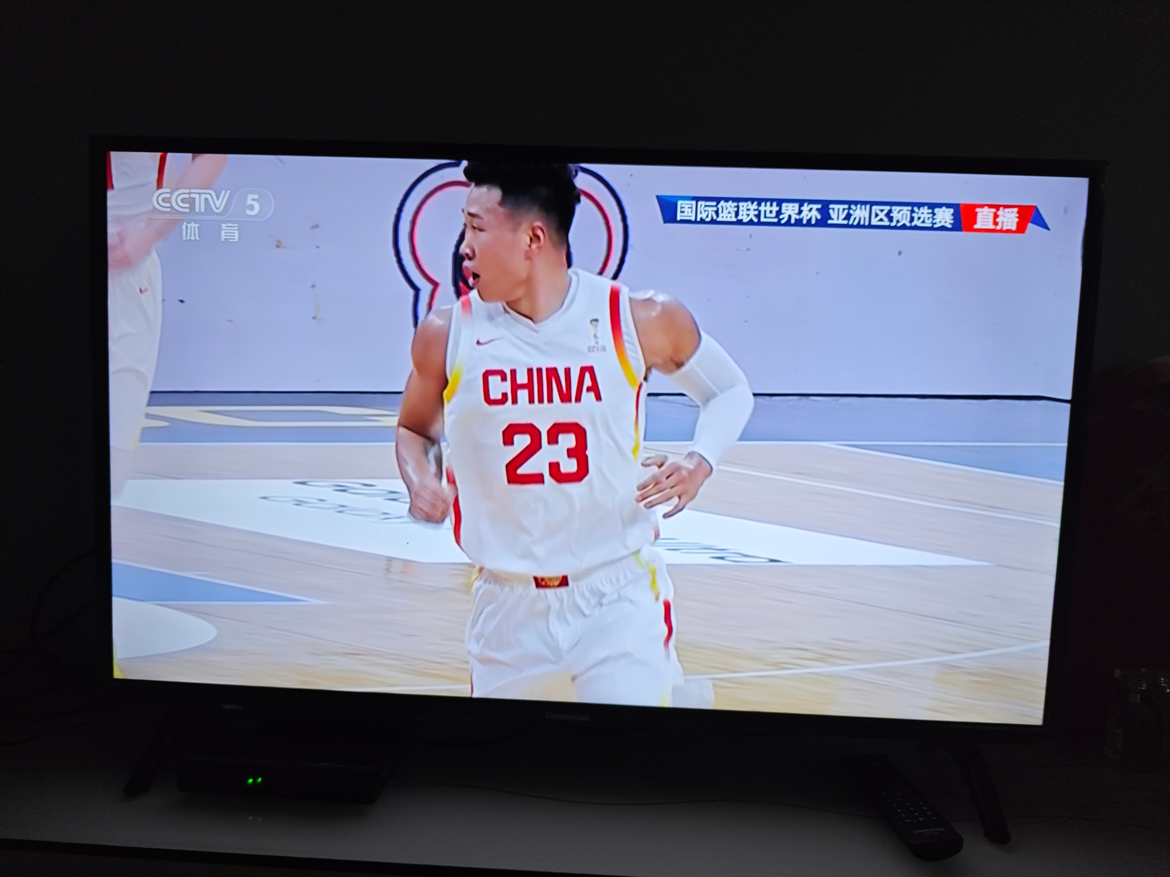 贺希宁太强了，有国产外援那味儿了，像是更年轻更壮投篮更好版的赵睿，多给他球啊中国