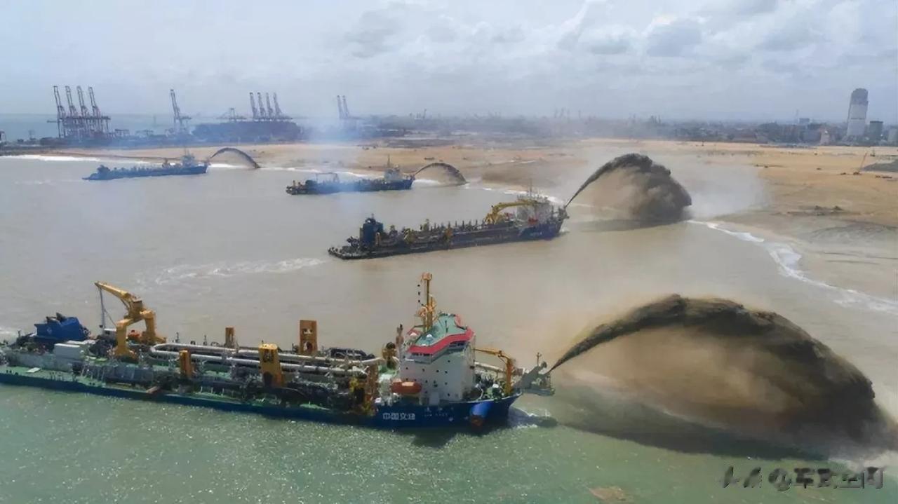 填岛！中国南海宣德群岛开始吹填，大量工程船只正在施工中。
6月7日据外媒报道称，