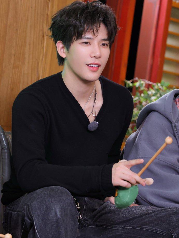 王安宇差点生我手机里王安宇差点生我手机里， 《现在就出发》学婴儿那段也太拼了，躺