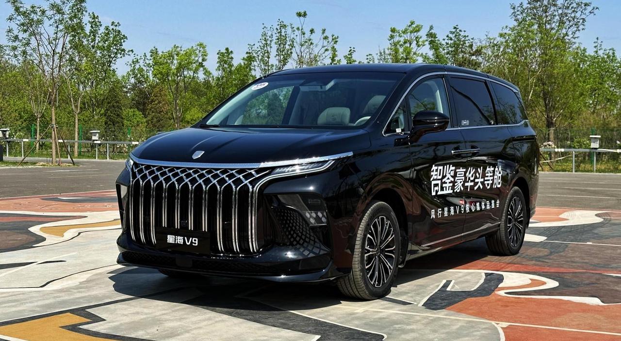 东风风行的旗舰 MPV，2026 款东风风行星海 V9，主打中高端家用和轻商务市