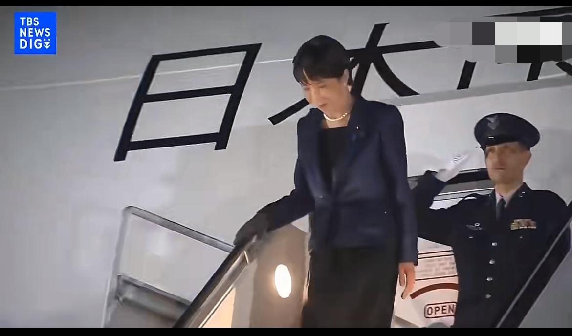 日媒消息：高市早苗抵达美国，特朗普计划明日召见！
实际上，高市早苗在这个时间点访