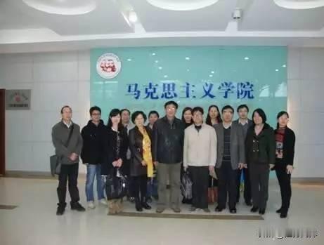 不查不知道，一查吓一跳，目前全国共有1400多所马院，其中好几所著名高校已经把马