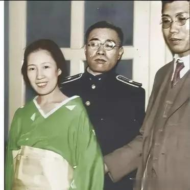 照片中的日本女子叫阿部定，1936年的时候，她亲手勒死了自己的男友，并将其生殖器