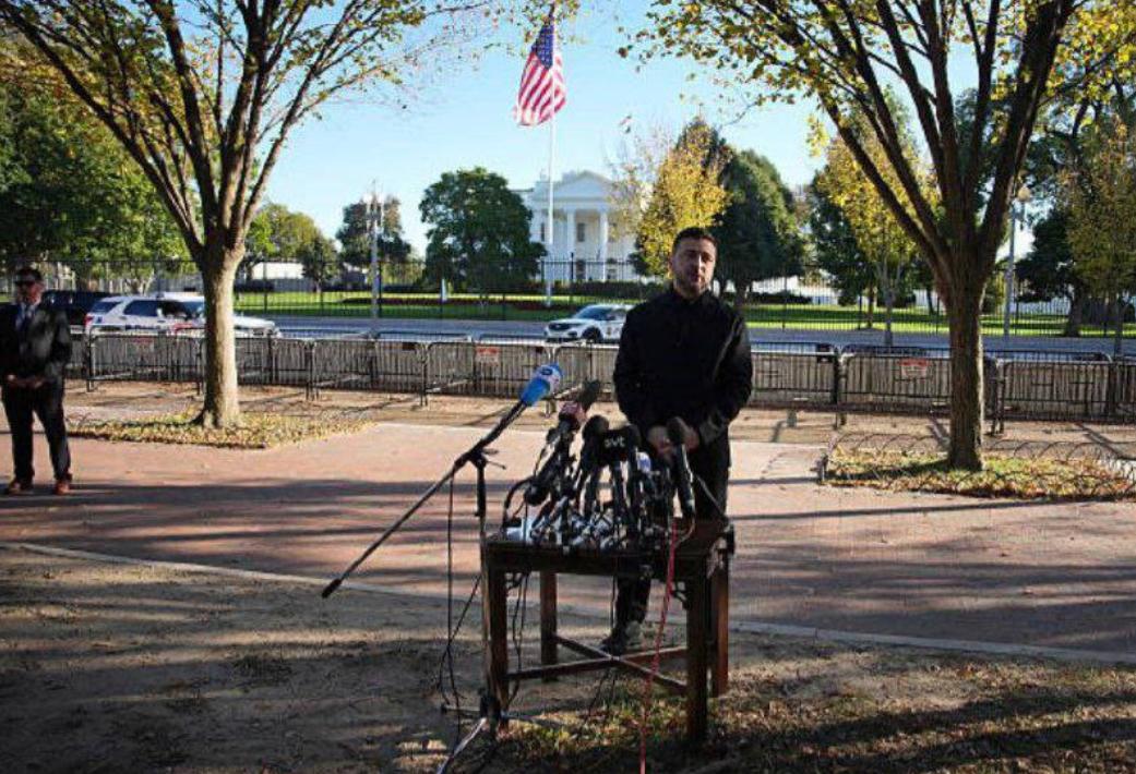 [浮云]这是昨天两个小时白宫会谈后，泽连斯基获得的记者发布会现场布置

华盛顿的