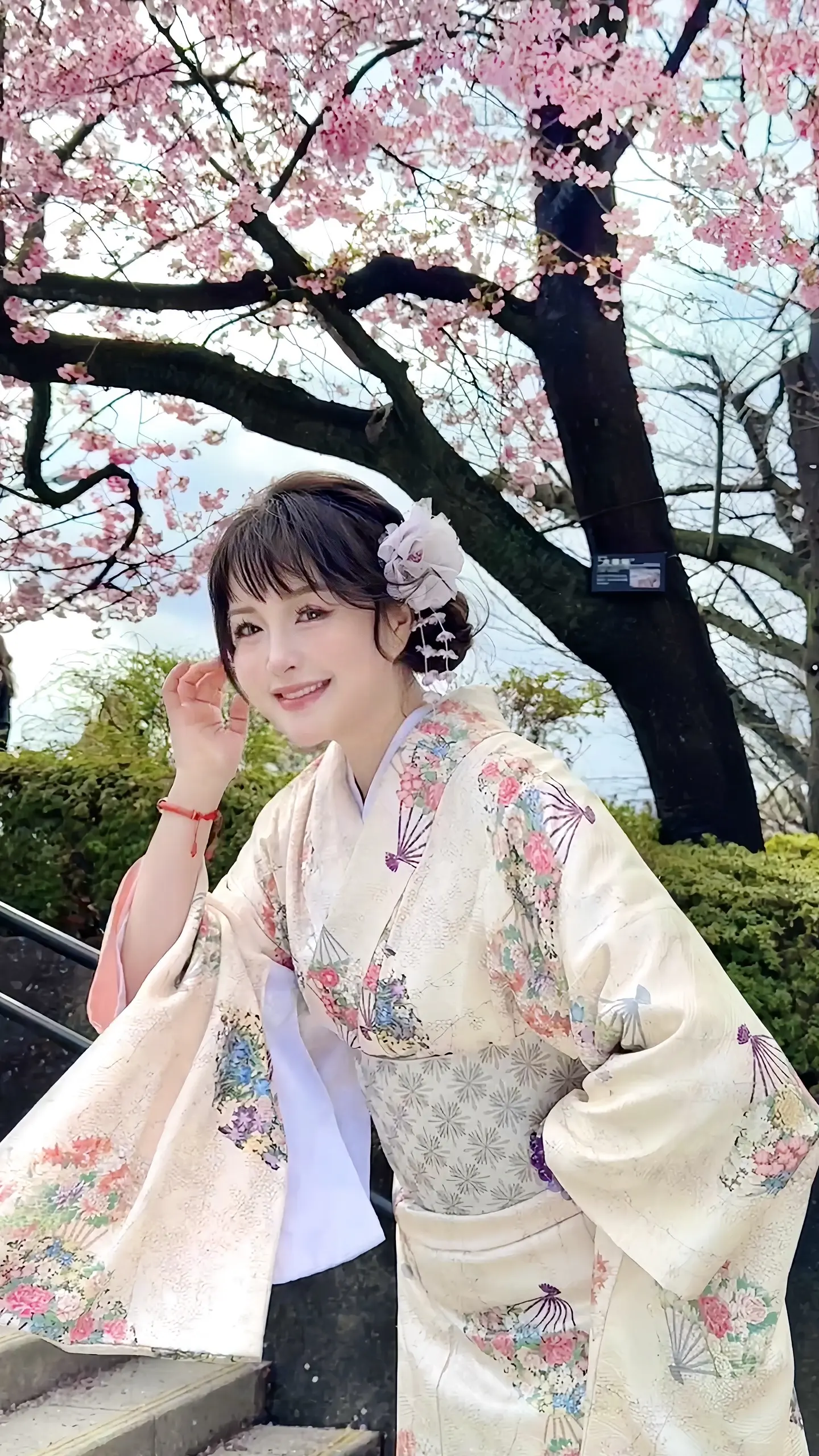 站在樱花树下，洋装虽然穿在身，我心依旧中国心🇨🇳