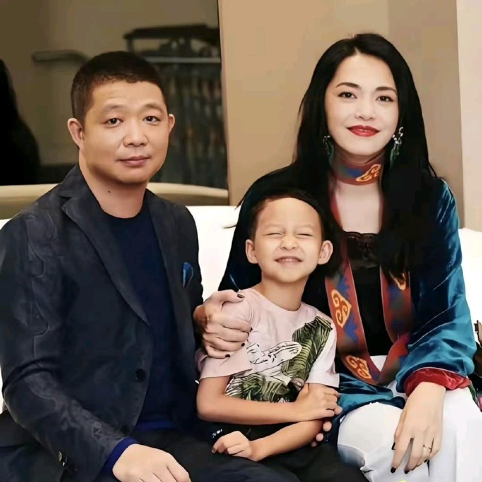 体面分开，成年人婚姻最好的收尾
 
姚晨官宣和曹郁离婚，早前婚前约定若分开曹郁净