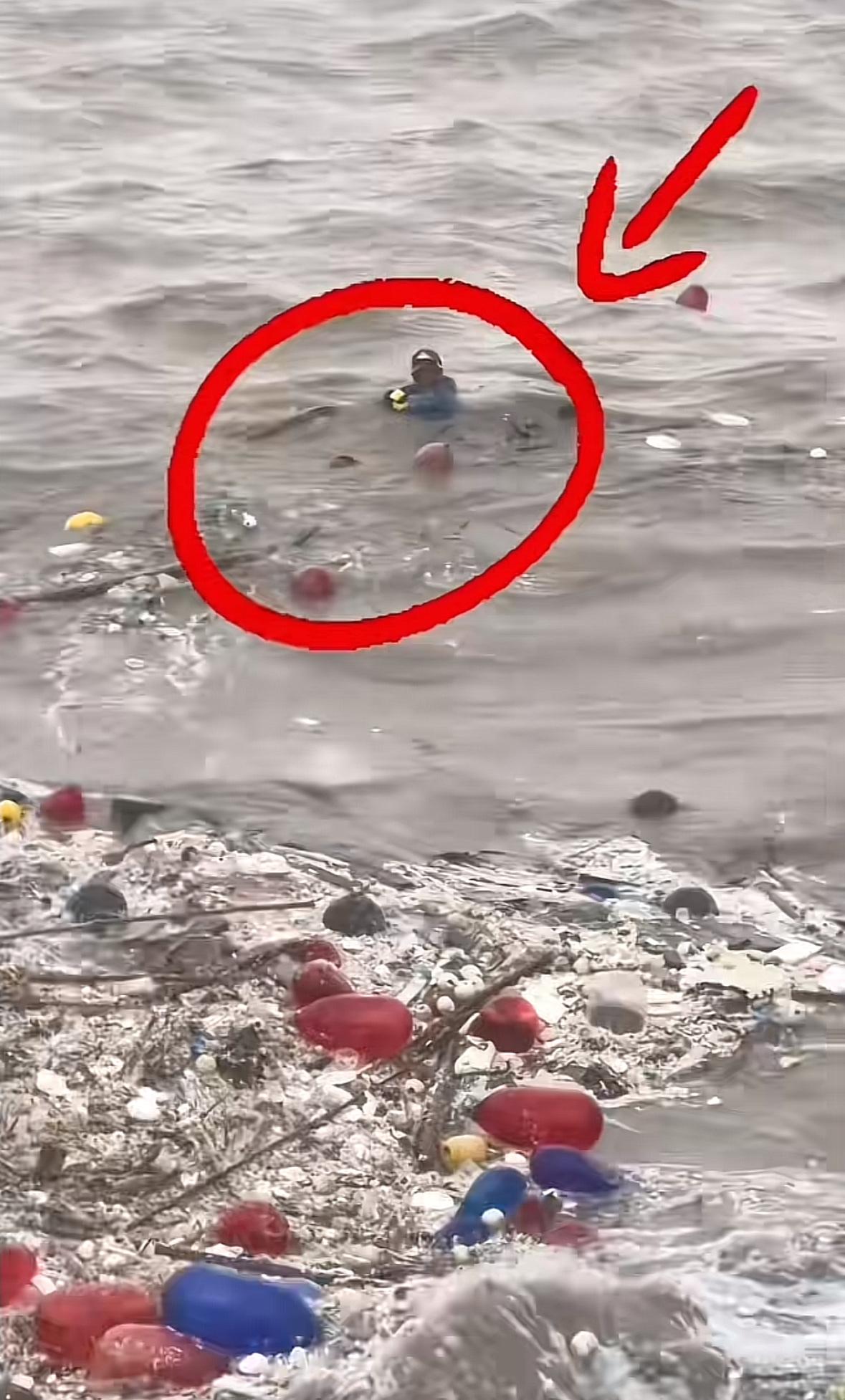 海浪一次次把他拍向礁石，王玉平将生死置之度外，他却一次次重新扑进海里，勇救落水者
