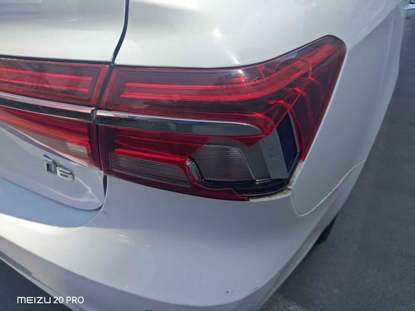 这边刚定完新车那边老车就遭受了巨大的“战损”(一老大哥半夜喝多骑电动车追尾了)万