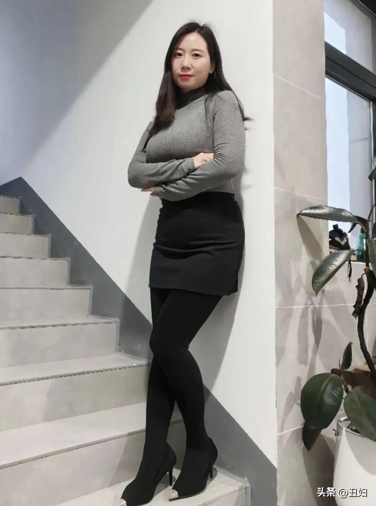 什么样的女人让男人看了就心动有品味的女人，穿着打扮得体。