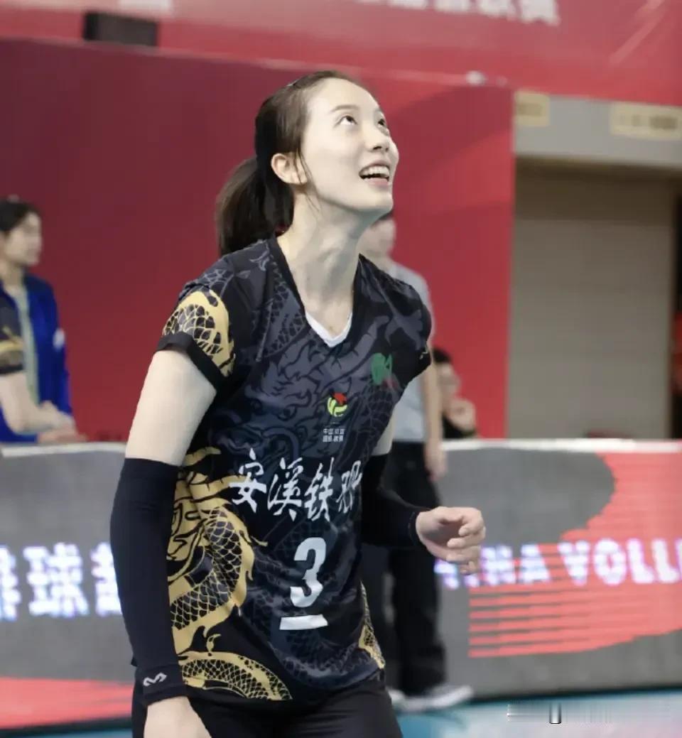 郑益昕状态下滑明显，队长已经徒有虚名
       郑益昕曾经是福建女排绝对的场