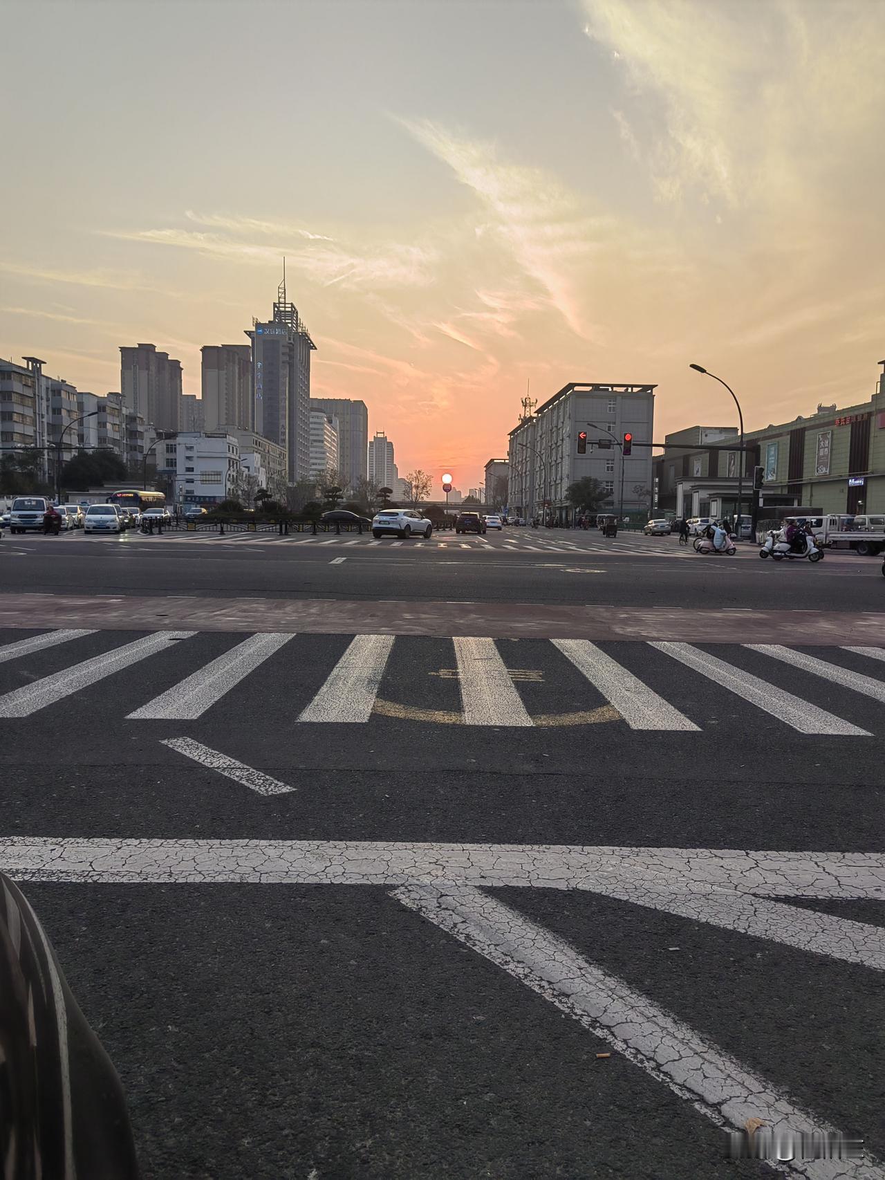 我和老公已经冷战一月有余，有事只发微信文字，能俩字表述的，绝不多加第三个字，比如