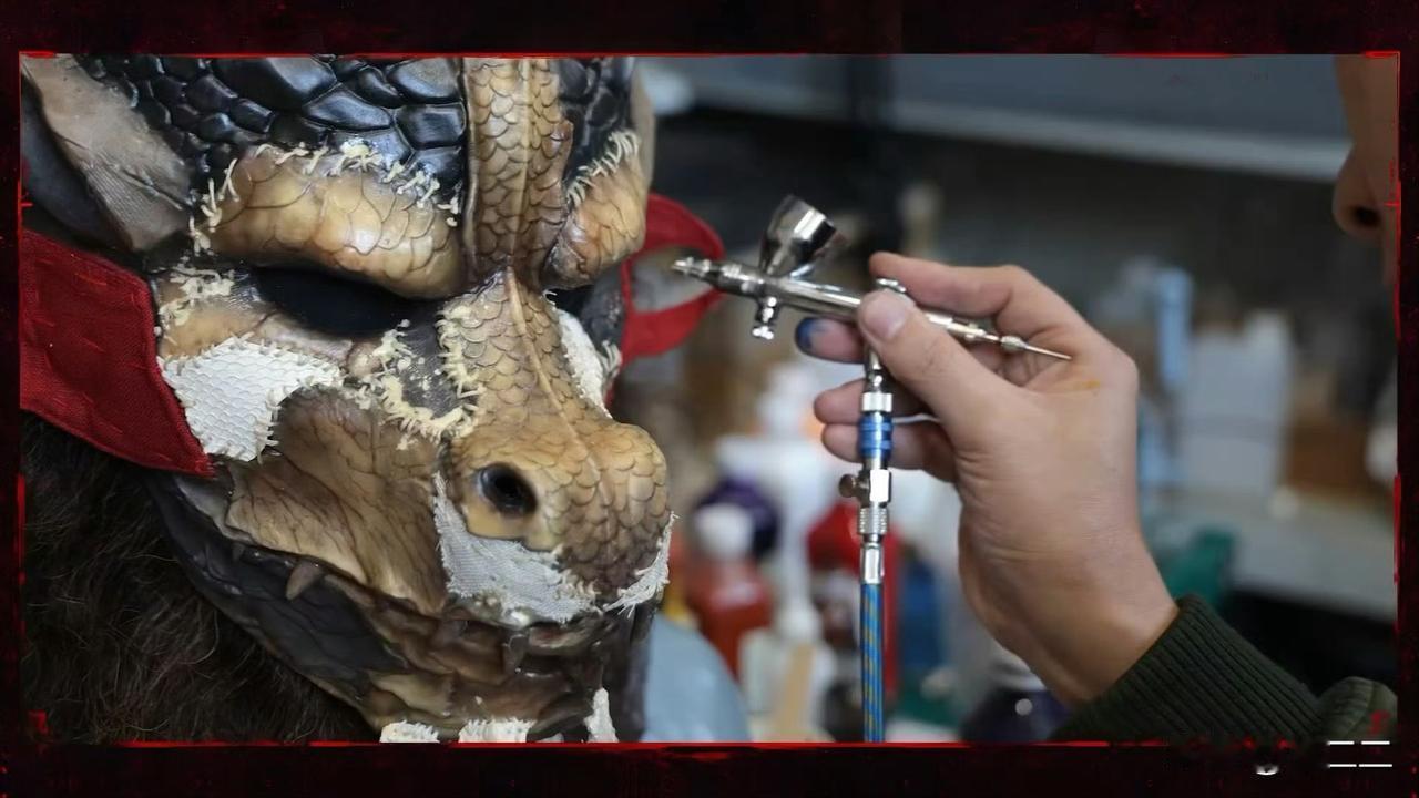 十日终焉十二生肖的面具全是手工制作[赞]难怪质感那么好，细节好精致，场景全是实景