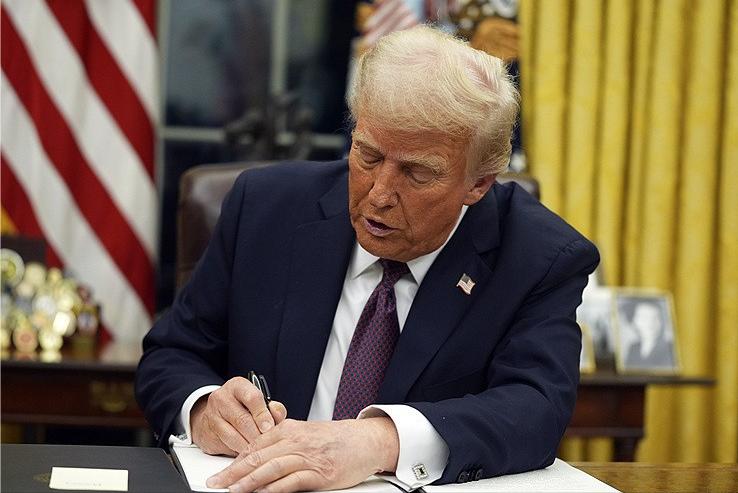 这下玩大了！让所有人没料到的，不是美伊谈判崩了，而是伊朗领空前脚刚开，美国后脚就