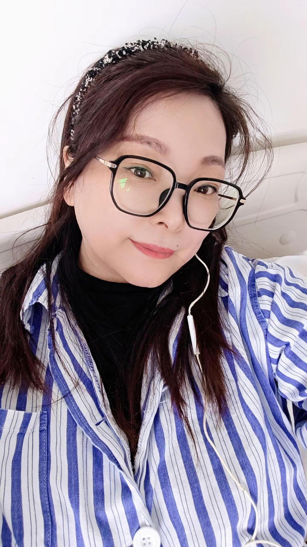 抓紧对2025 做个了断😆😆。穿病号服都这么美，你说可咋整😁😁😁这回终