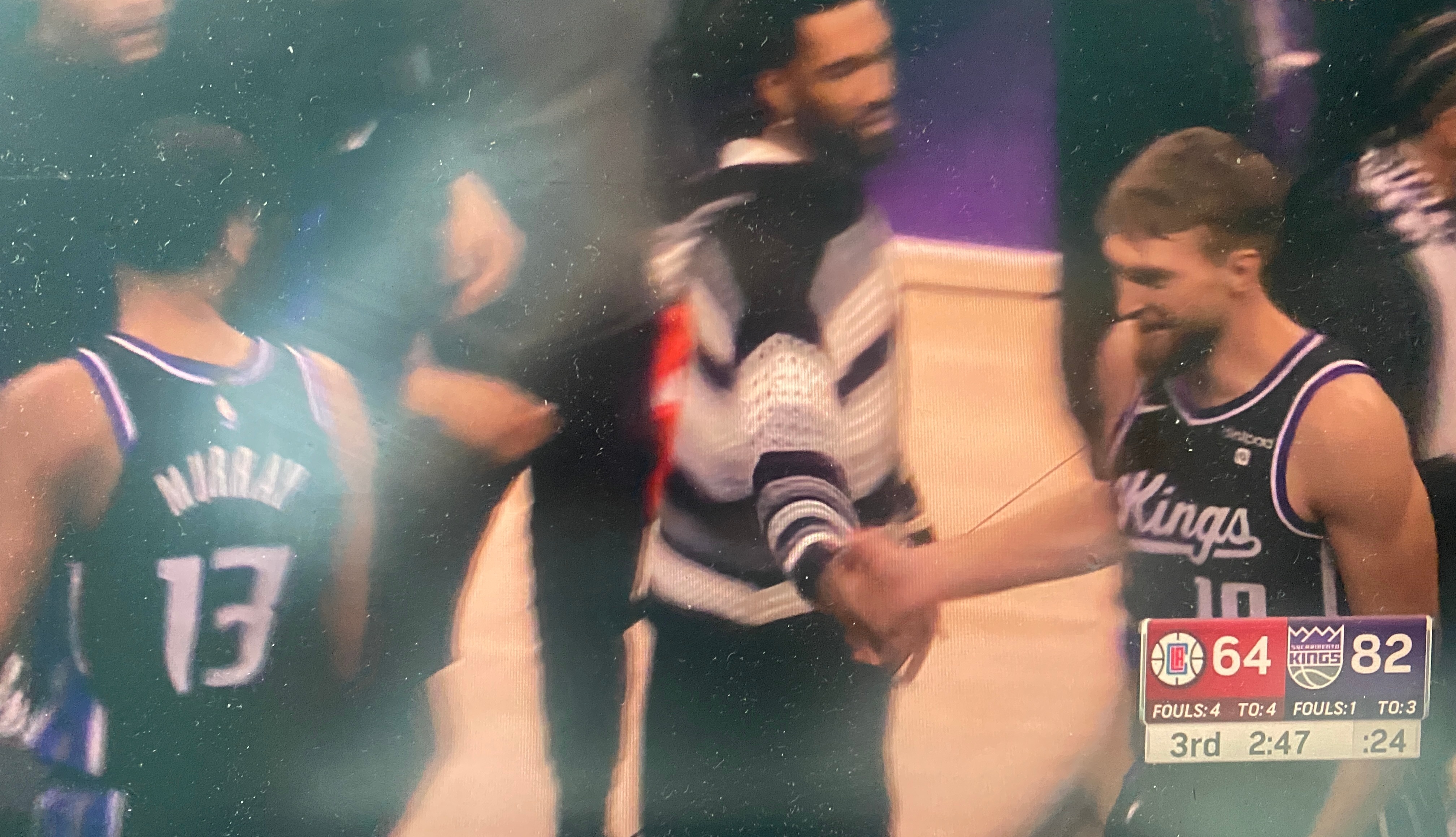 [裂开][裂开][裂开]快船第三节崩盘了！ ​​​