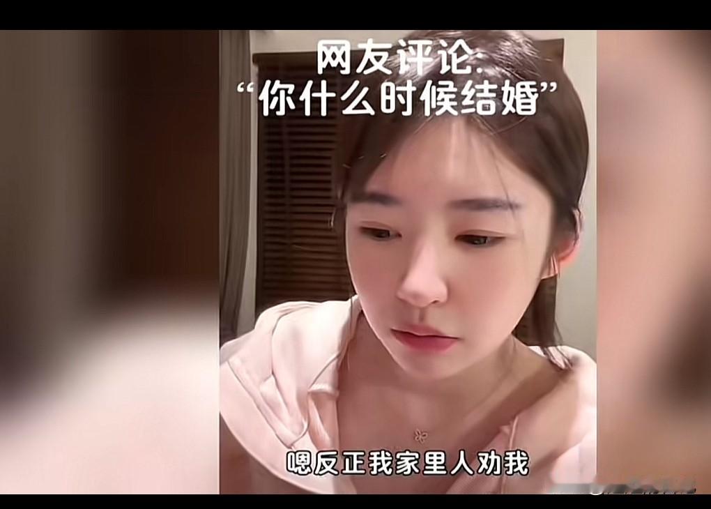 黄一鸣谈恋爱了？
最近，黄一鸣直播中透露，有个男生对她很好，对闪闪也非常好，而且