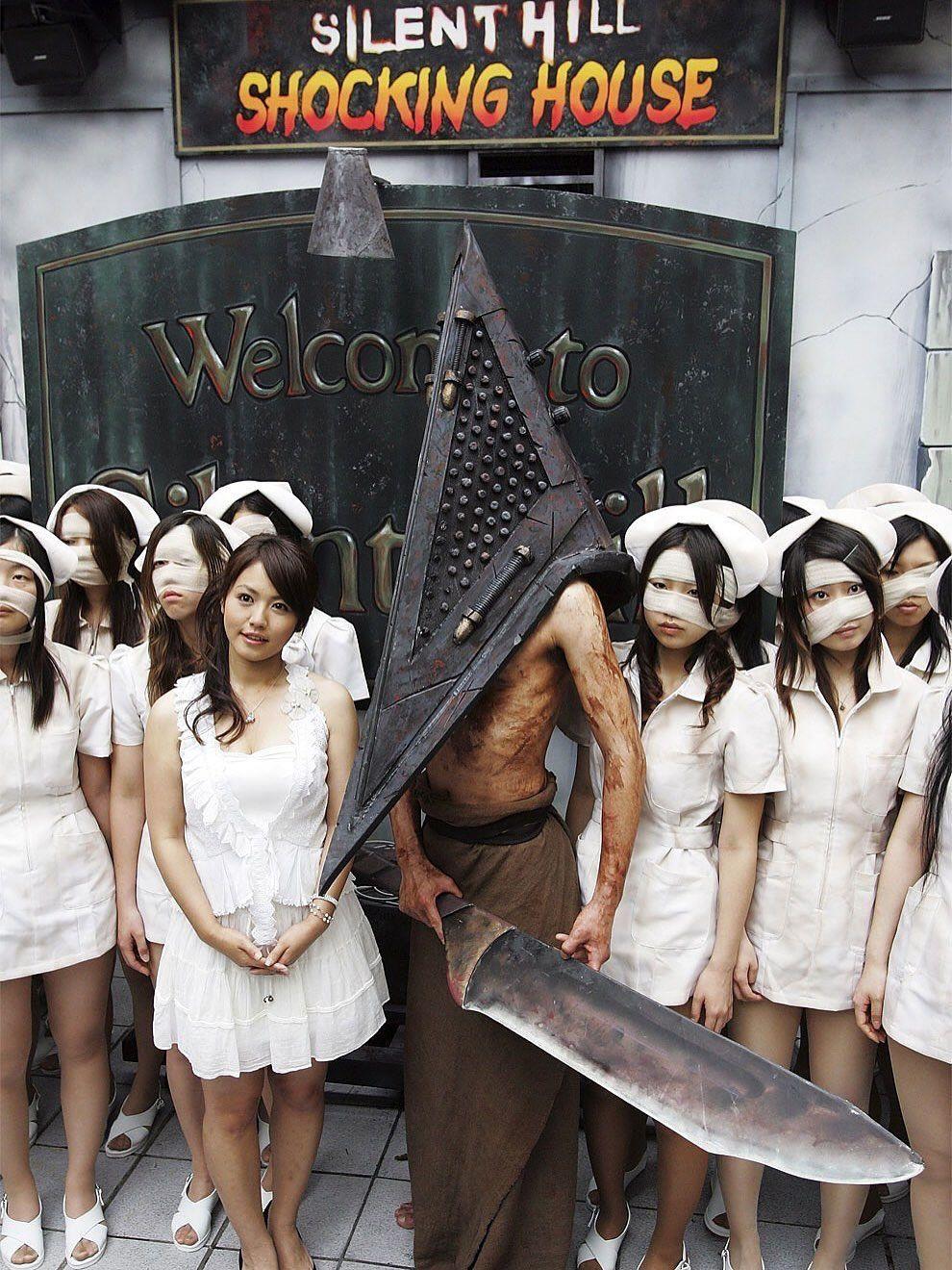 2006年，在东京举办的寂静岭 电影宣传活动。