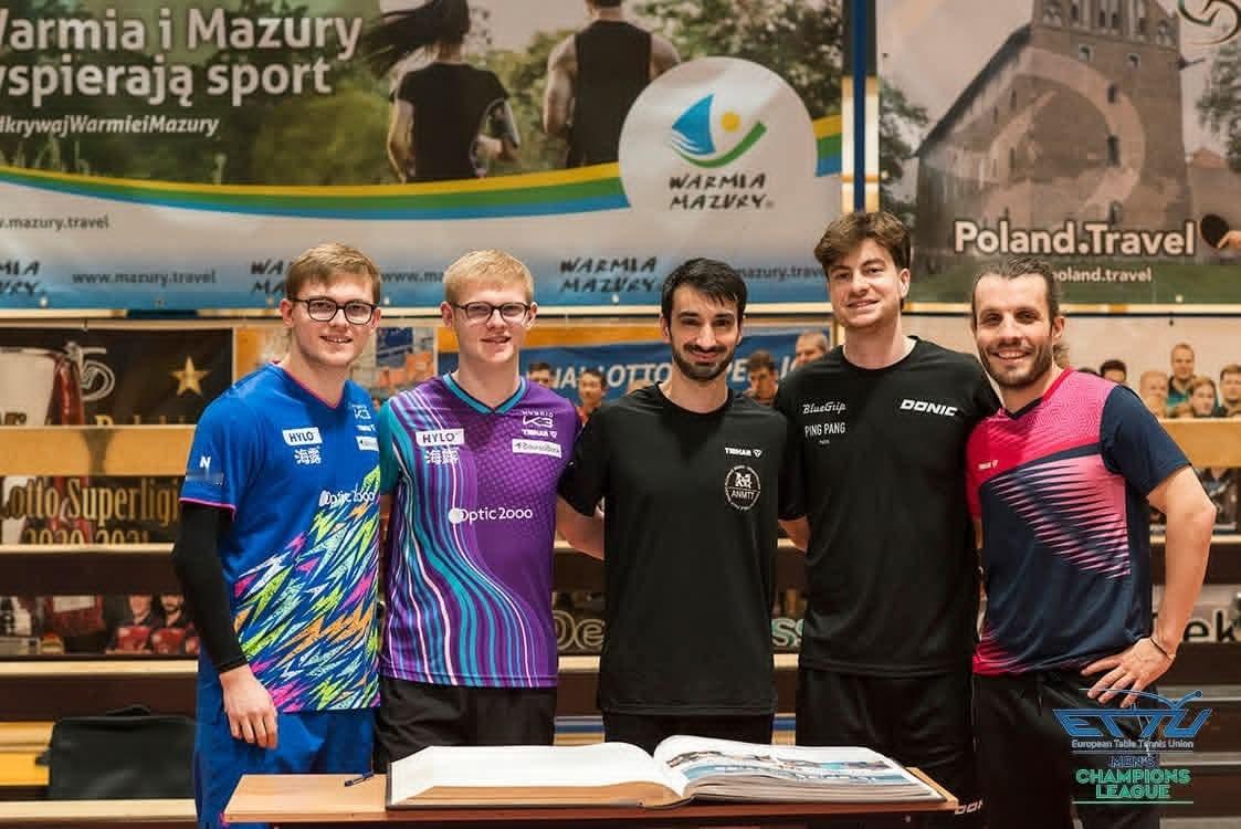 教练你就宠他吧🥺一想到f小时候经常虐他带的球员 对家变同事两级反转🤣 