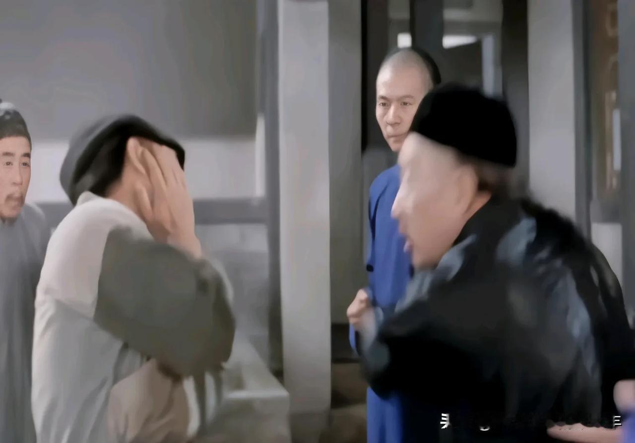 阿Q当年脑袋瓜子也有清醒时。

一日，阿Q突然琢磨 ：自己天天骂外国人，骂洋人，