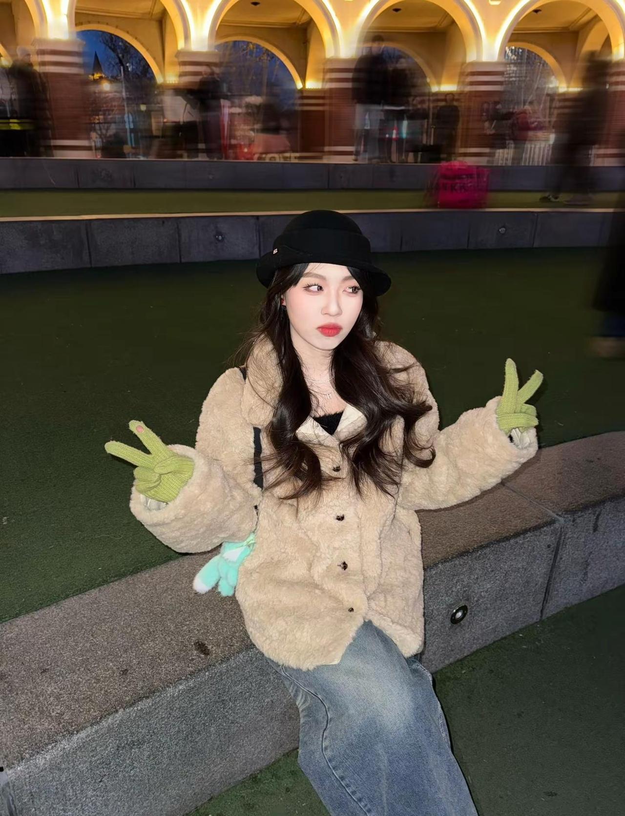 我可以是鲜活的，可以是温柔的，我可以是任何样子的我，不被定义的我，我爱不同状态下