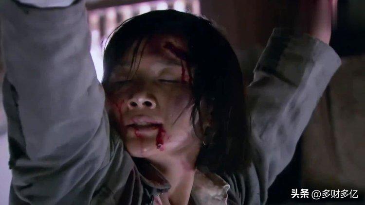 1947年！吕宝兰被捕后，变态的敌人想出了无耻的手段，对他实行了惨无人道的酷刑。