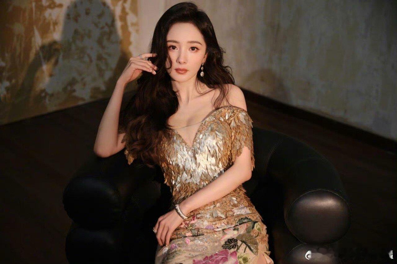 是金色人鱼🧜杨幂姐姐～ ​​​