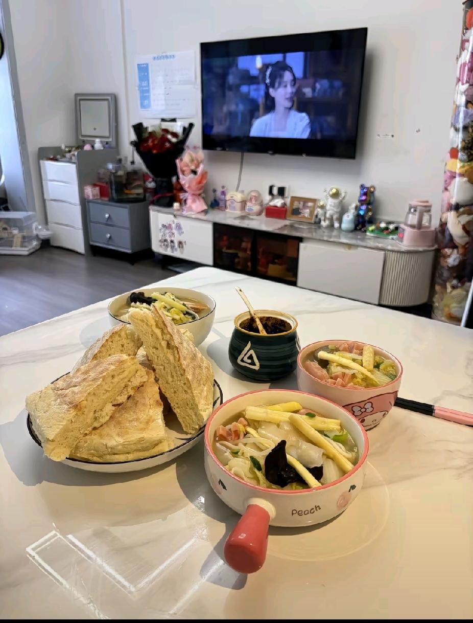 聪明人做事，向来物尽其用，表姐开了一家水果店，花2800招了位双一流在读大学生做