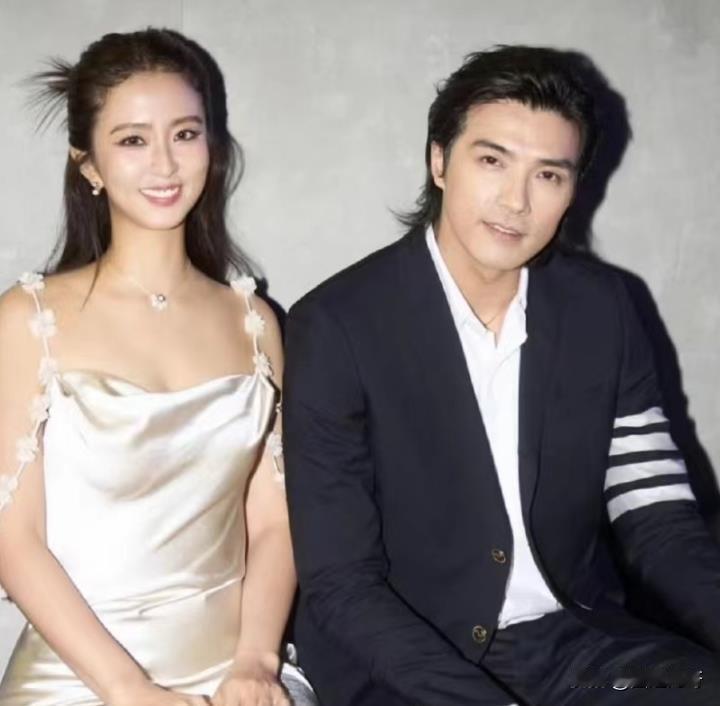 贺军翔怎么变成这样了？
台媒报道，贺军翔陷入性骚扰风波，会在喝酒时装醉舌吻漂亮女