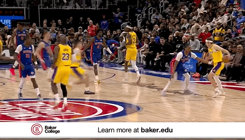 要这么吹那就判活塞赢多好呢，还打啥呀，怪累的。
犯规不吹，吹里夫斯回场违例，裁判