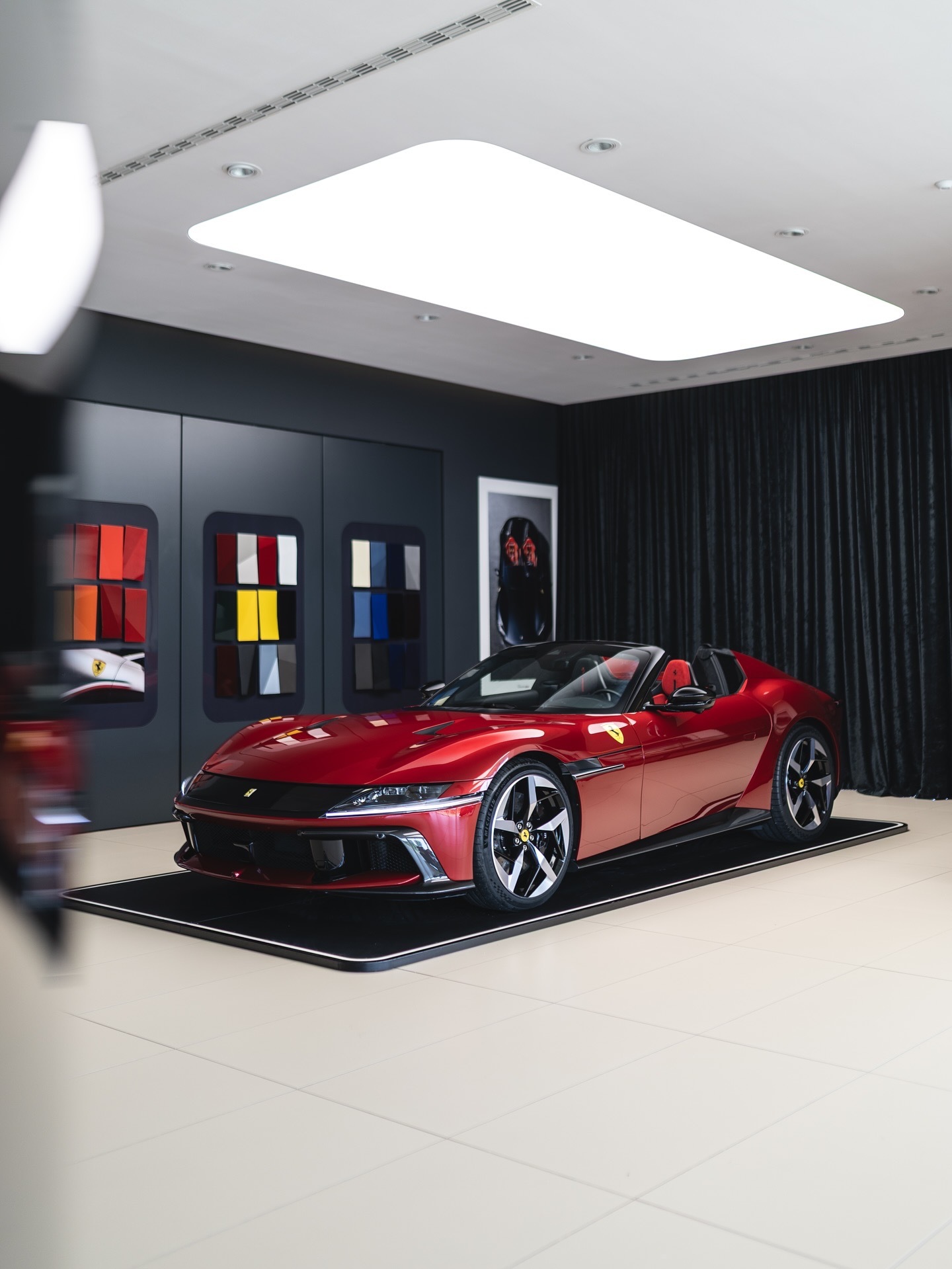 Ferrari 12Cylindri Spider油漆：Rosso Marane