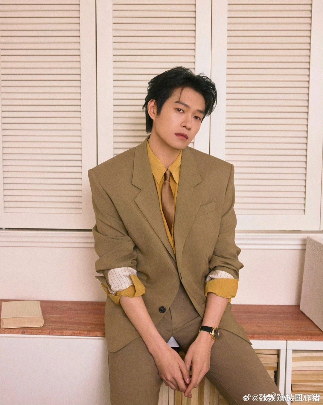 魏大勋微博之夜出图！好清新的一套，太帅了大勋微博之夜出图