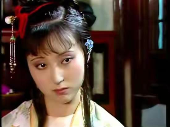 陶慧敏、陈晓旭，谁更像黛玉？

陶慧敏更像林黛玉，但陈晓旭就是林黛玉。

林黛玉