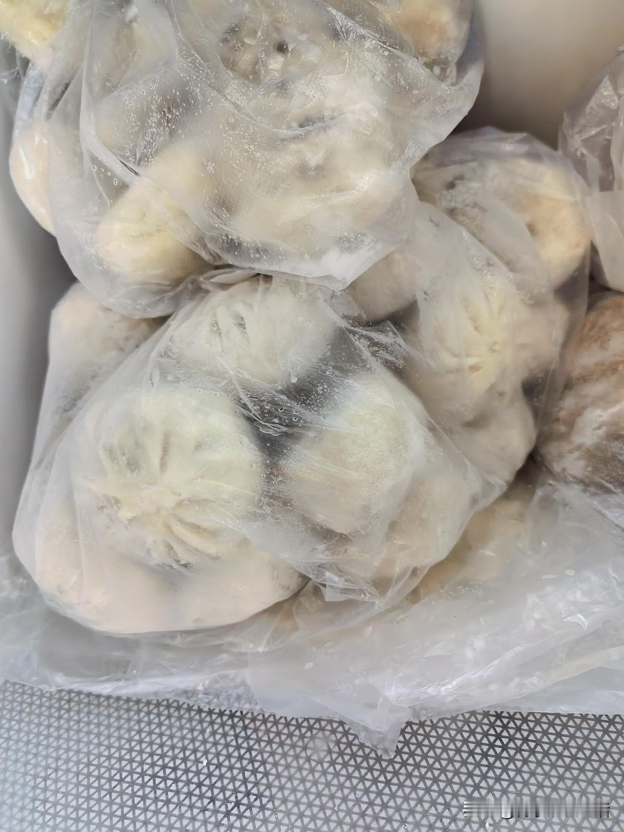 我这家女雇主挺能干的，她不像别的雇主跟周扒皮一样，四小时的钟点工，恨不得让你把一