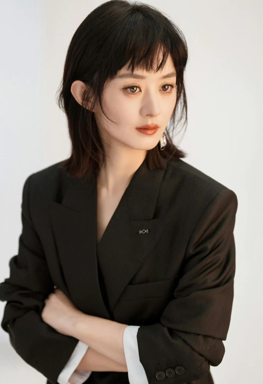 赵姐真的好美啊，好喜欢新的照片，纪梵希很会拍哦！赵丽颖 赵丽颖纪梵希地广