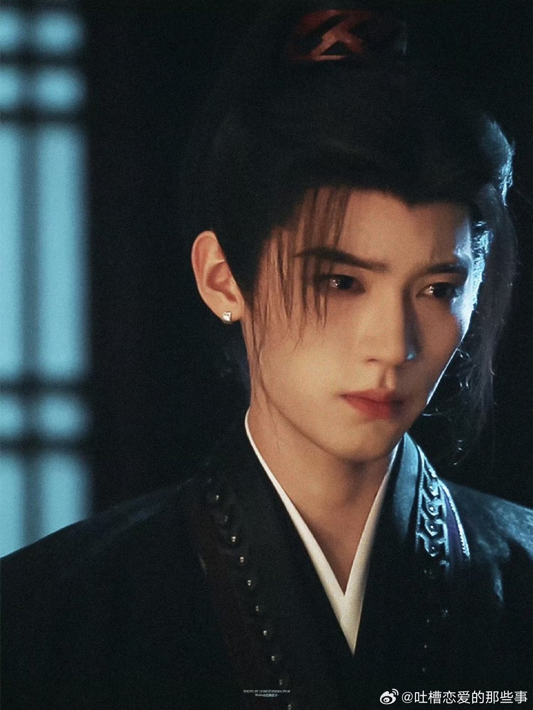 周翊然破碎小狗 谁能拒绝满眼委屈的破碎系小狗呀🥺 眼底藏着落寞与心酸，神态脆弱