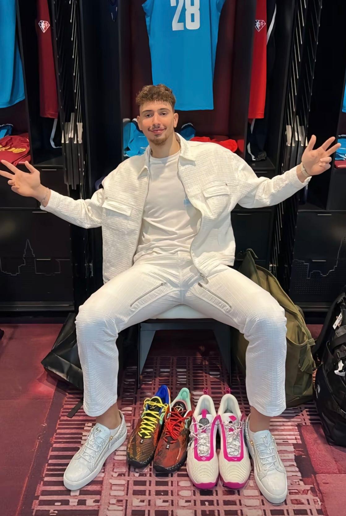 有的人为了退出全明星装病不打，有的人对全明星无比追求，申京如愿以偿递补进入全明星