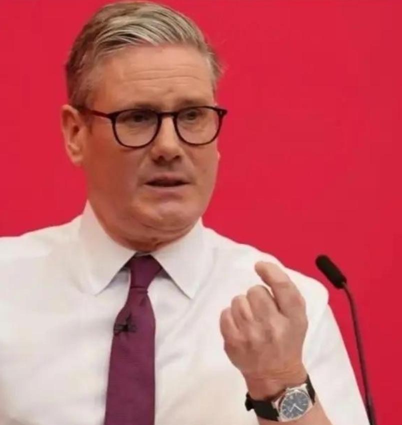 特朗普万没想到，英国首相当着全世界的面，说：中国，是世界三大强国之一。特朗普估计