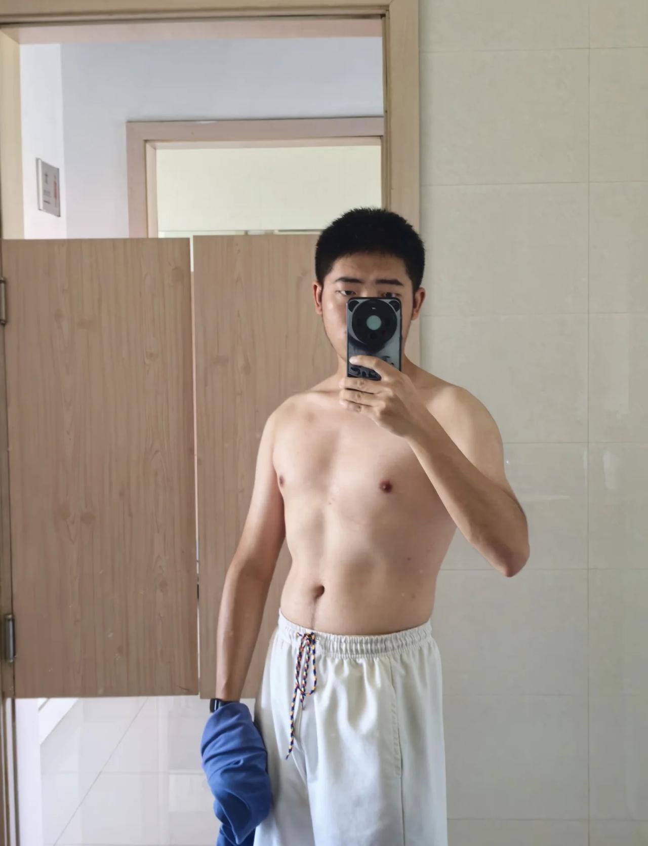 吃吃喝喝
毫无锻炼痕迹 健身日常 拒绝做细狗 腹肌 健身小白 健身 毫无训练痕痕