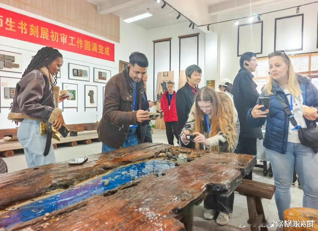 台州玉环共富故事圈粉外国友人20余位外国友人探访玉环，从文旦村到湿地公园，从苏泊