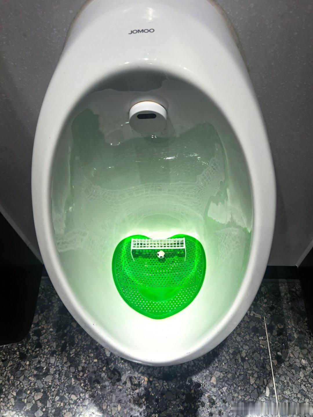 不知道这样的足球让海参队踢能不能进足球 ​​​