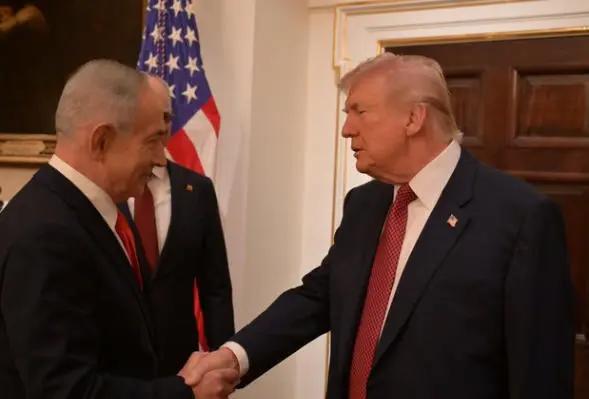 特朗普的“握手”与“踢脚”：美国想与以色列合谋施压伊朗，还想把手伸向中国

2月