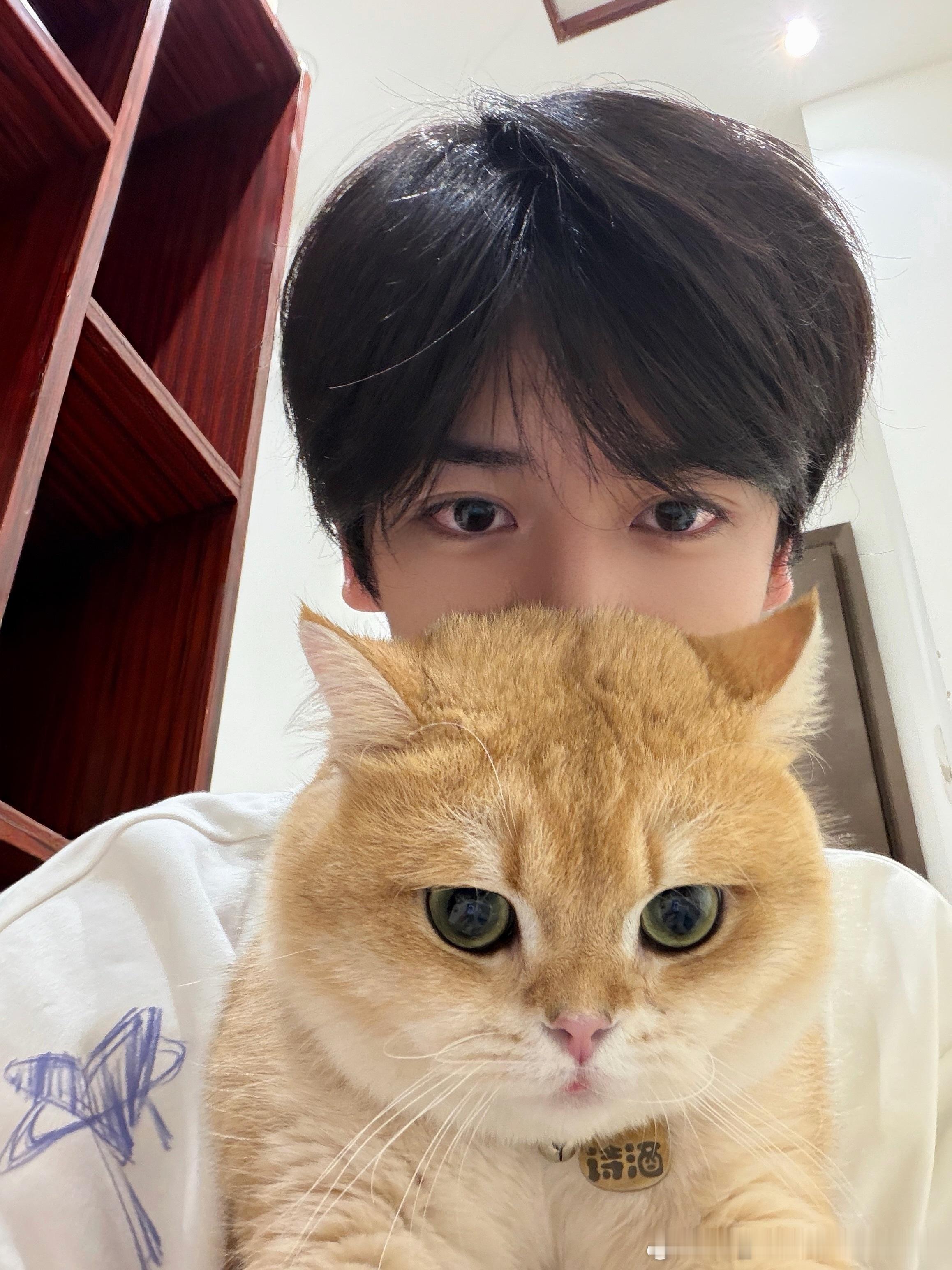 邓佳鑫六一发博🐱🐱 