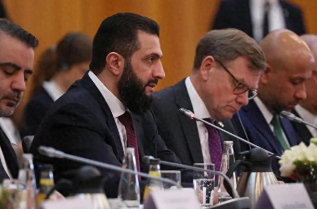 这绝对是近期国际上最炸的一件事，3月28日叙利亚总统府直接官宣，他们的过渡政府总