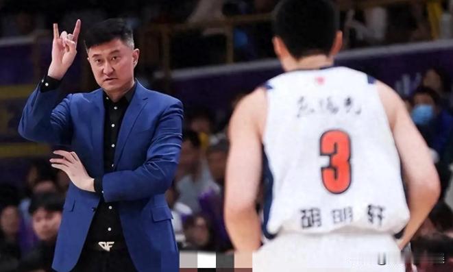 媒体热议4月28日广东男篮首战不敌广州龙狮：杜锋遭球员质疑失军心，执教生涯已陷危