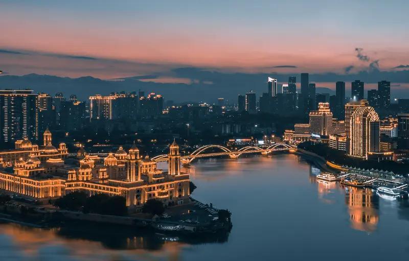 《复兴》
北京台湾血脉通，
台湾波涛心潮涌。
十年寒冰今春融，
凝聚共识统一梦。