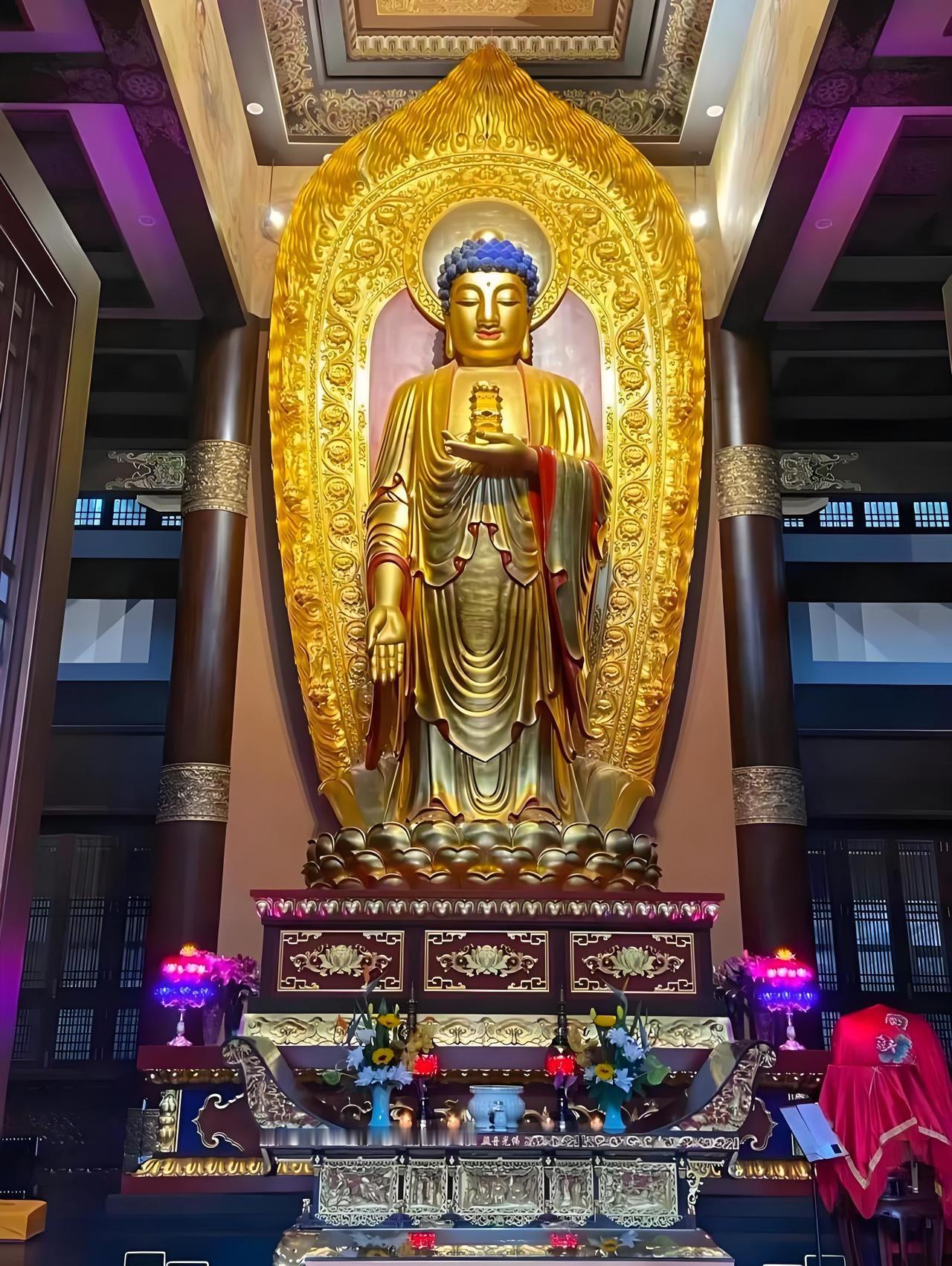 佛说，
若有一天，风调雨顺，
你的路越走越宽，日子暖如春茶，
灯火可亲，请答应我