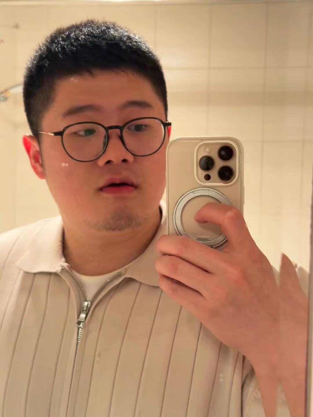 雨天睡一天的幸福感 没剪头发的我