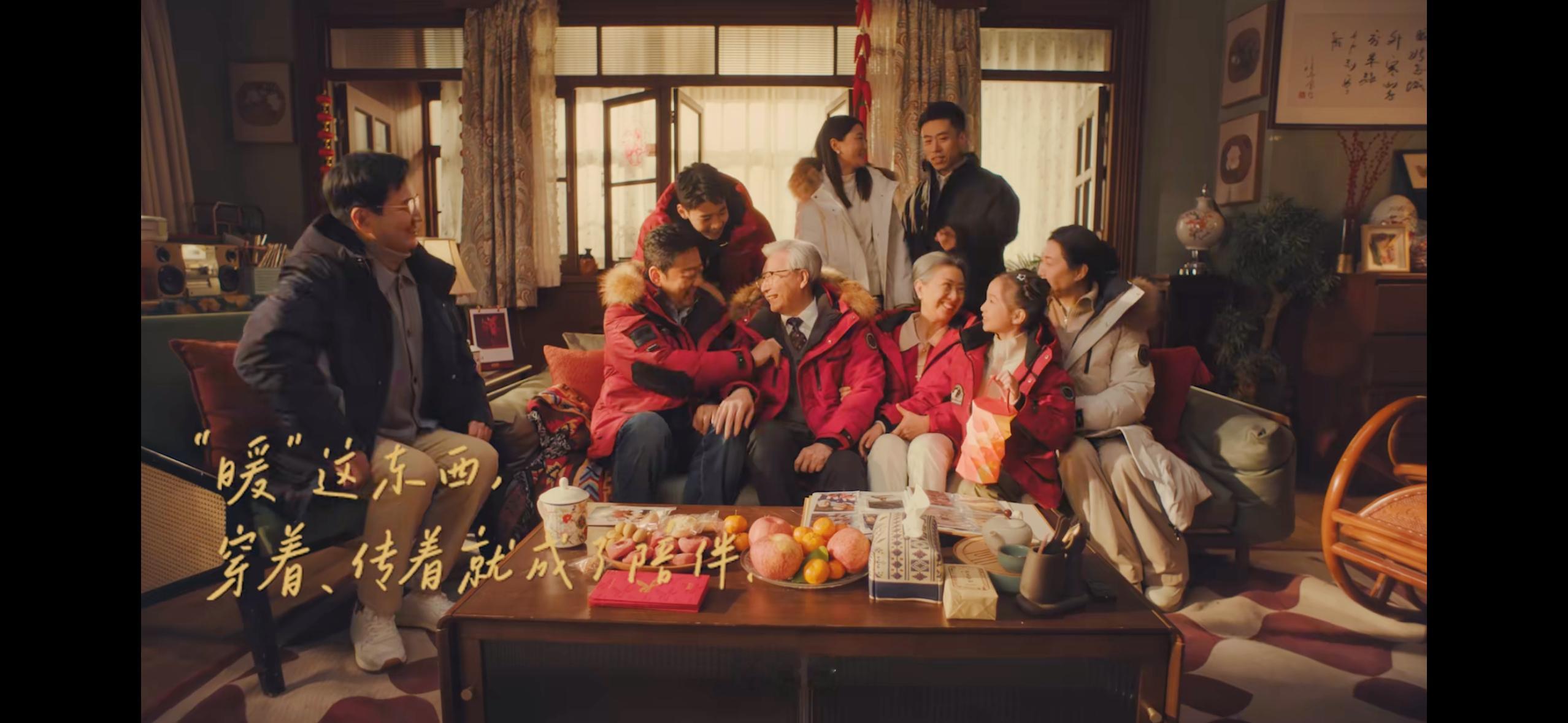 一件羽绒服温暖了三代人 长大了才明白，爱的方式真的会“代际进化”：父辈总把关心藏