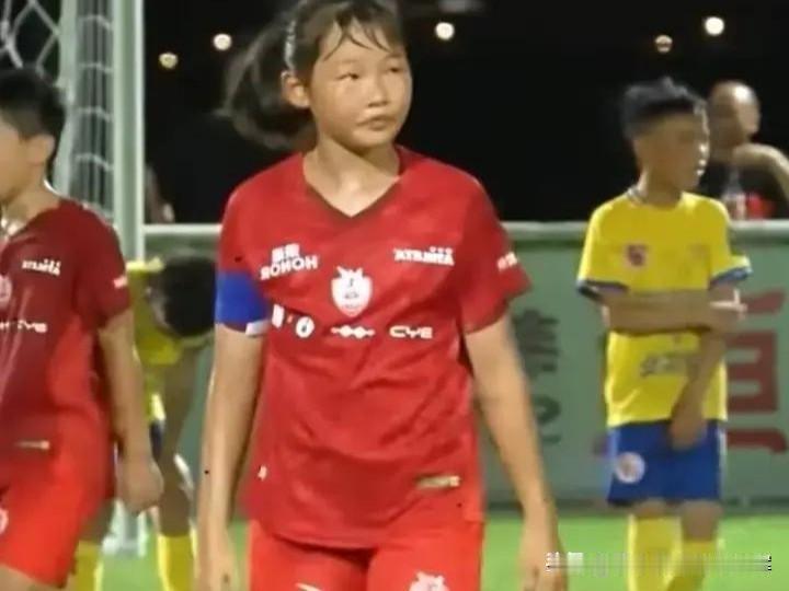 张苗倩的母亲刘女士，长沙人，为人低调，从不出现镜头前，很少露面，默默扛起所有后勤