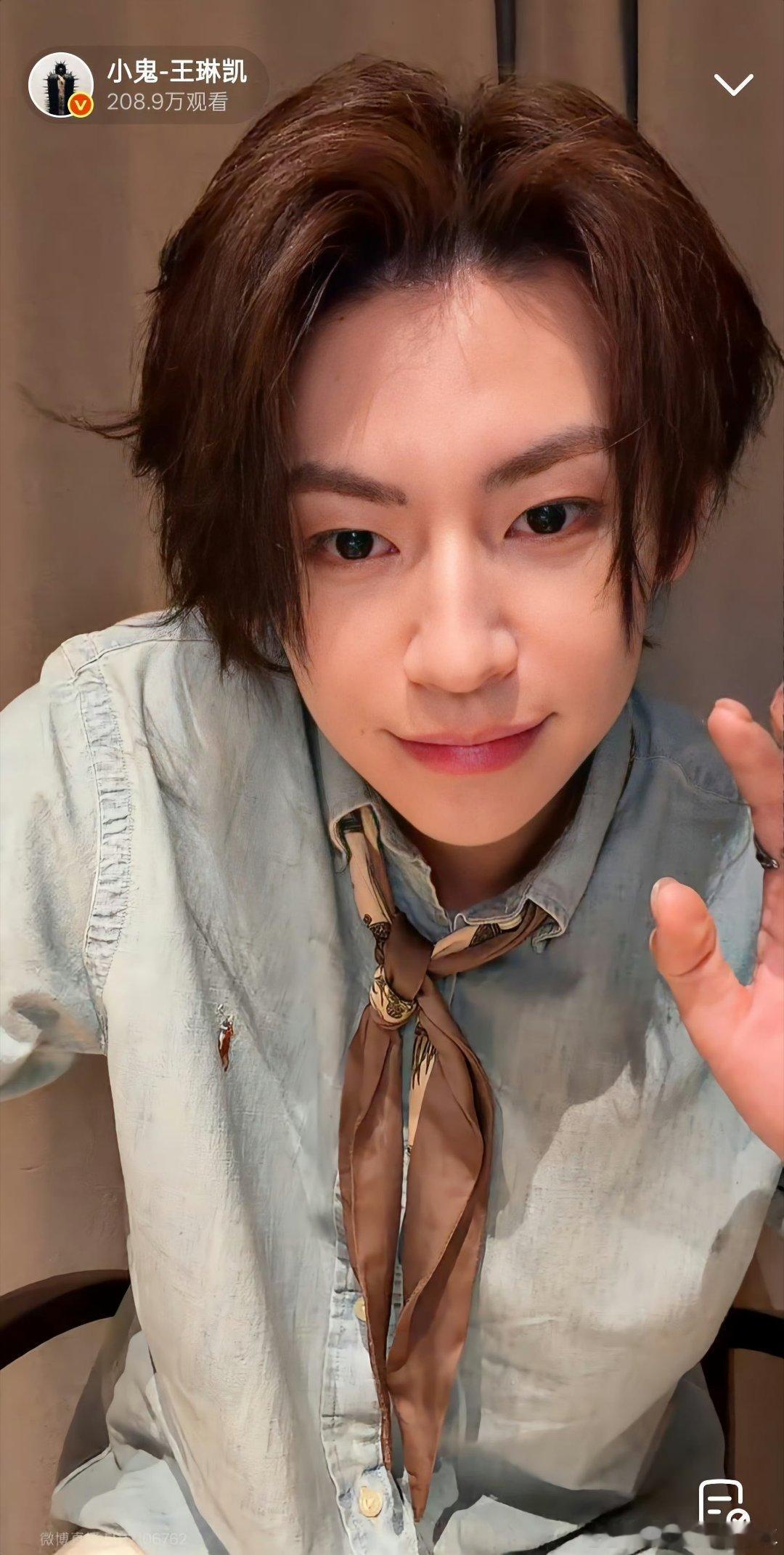 小鬼直播 小鬼直播太宠了吧！有问必答还金句频出。新歌旋律上头，MV视觉绝了，新巡